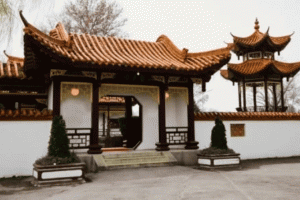 Trước nhà 3 thứ này càng to càng nghèo khổ: Đó là gì?