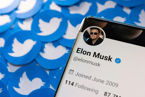 Nhân viên Twitter lo lắng, dọa 'ra đi' vì... 'hành vi thất thường của tỉ phú Elon Musk'?