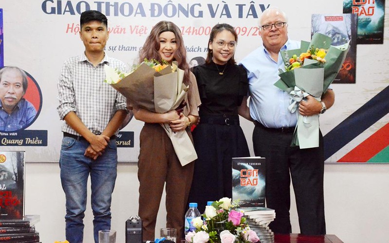 Chờ đợi dòng chảy trinh thám Việt